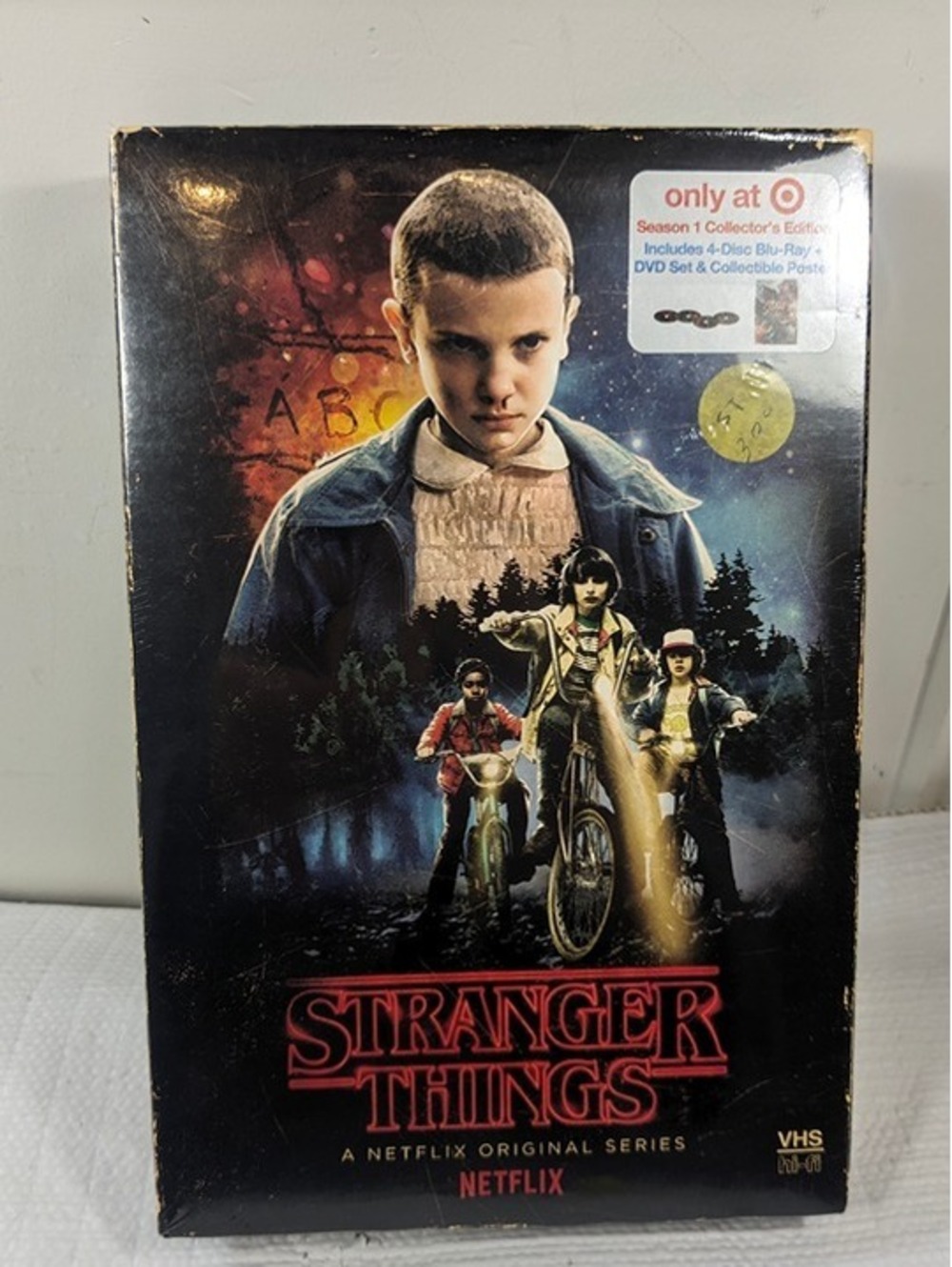 New Stranger Things season 1 Blu Ray Dvd Collector's edition Target Exclusive
